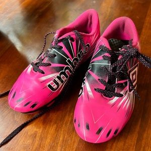 Girls Pink Umbro Arturo 3.0 Cleats 17, size 13 Kids